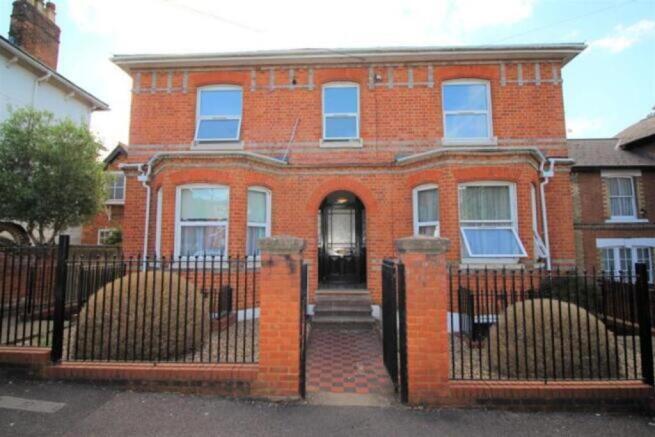 2 bed property, in Brunswick Hill, £170,000