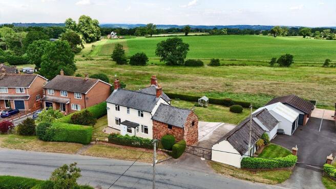 4 bed property, in Kinnerley, £499,995