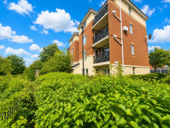 2 bed property, in Luanne Close, £145,250