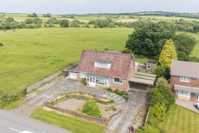 3 bed property, in Smethurst Road, £495,000