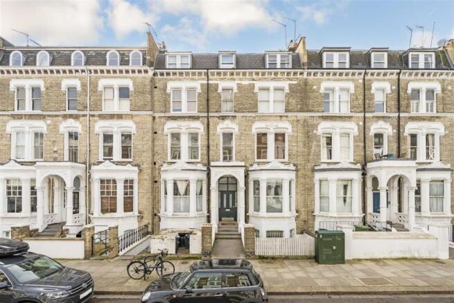 2 bed property, in Sinclair Road, £450,000