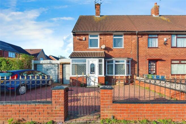 2 bed property, in Oldbridge Road, £150,000