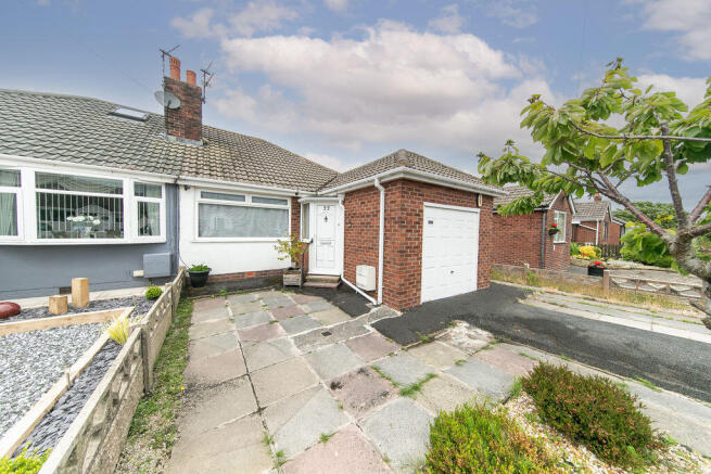 2 bed property, in No. 22, £165,000