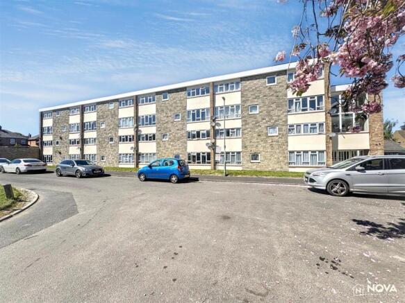 2 bed property, in Sandland Close, £140,000