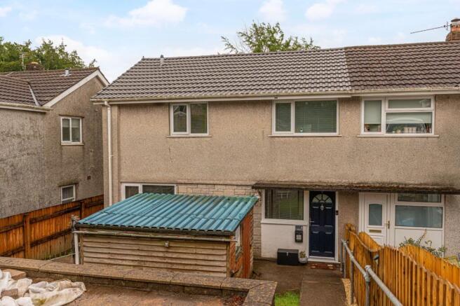 3 bed property, in Chiltern Close, £225,000