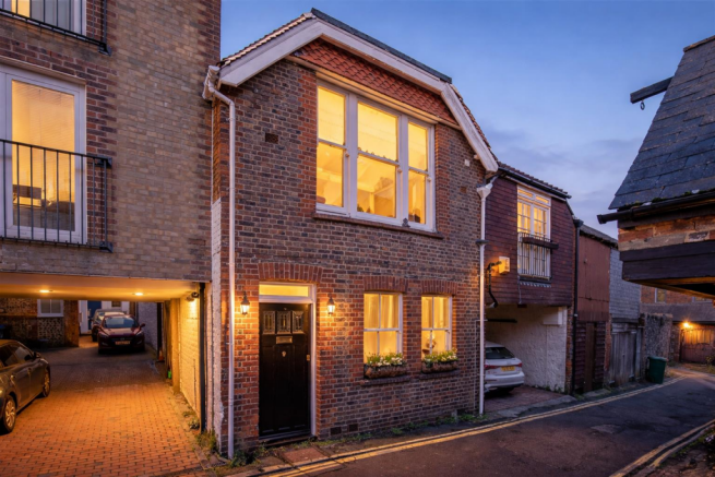 4 bed property, in Stewards Inn Lane, £800,000
