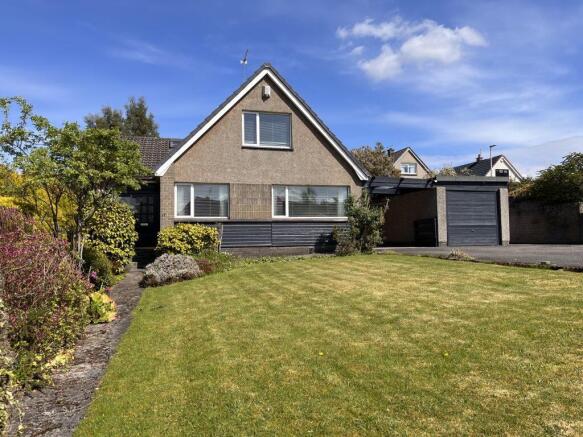 4 bed property, in 11 Laburnum Grove Stirling FK8 2PR, £358,000