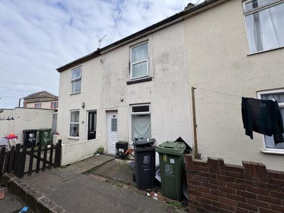 2 bed property, in 11 Queens Place, £60,000