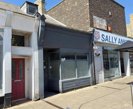 2 bed property, in London Road South, £125,000