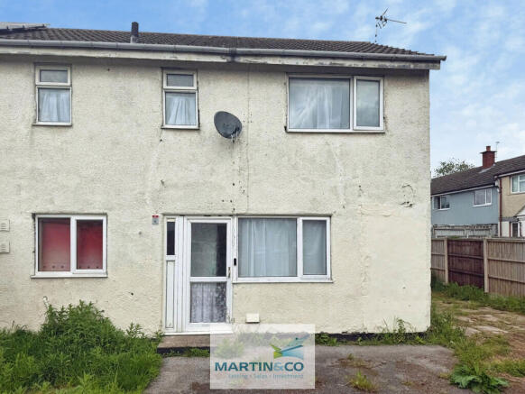 3 bed property, in Cheviot Court, £95,000