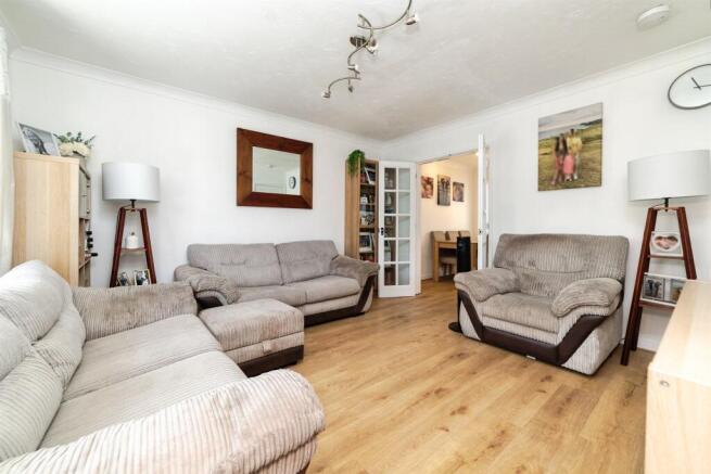 3 bed property, in Primrose Drive, £515,000