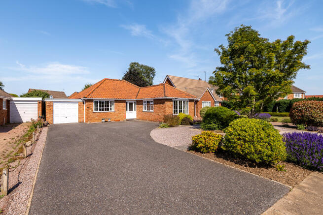 2 bed property, in Somersby Way, £299,950