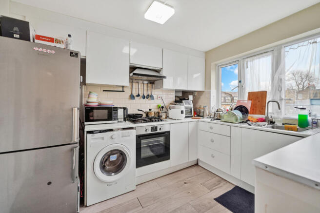 2 bed property, in Walworth Road, £325,000