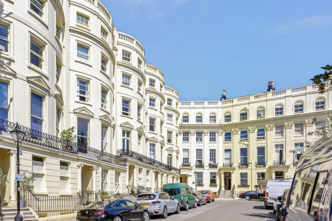 1 bed property, in Brunswick Square, £300,000