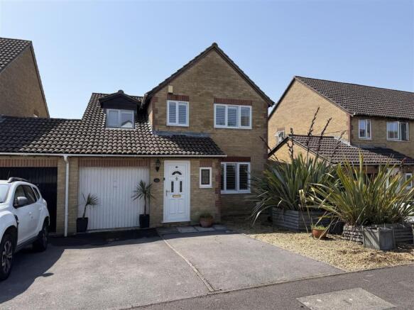 4 bed property, in Russet Way, £375,000