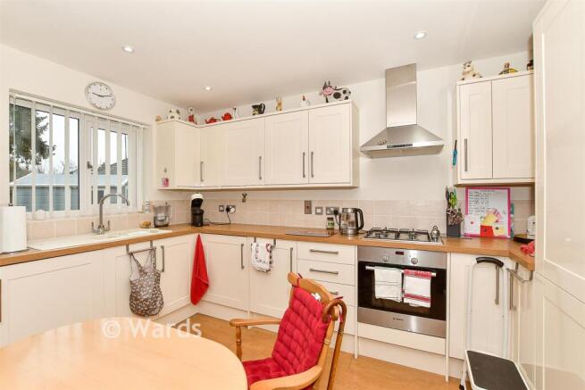 2 bed property, in Orchard Field, £375,000