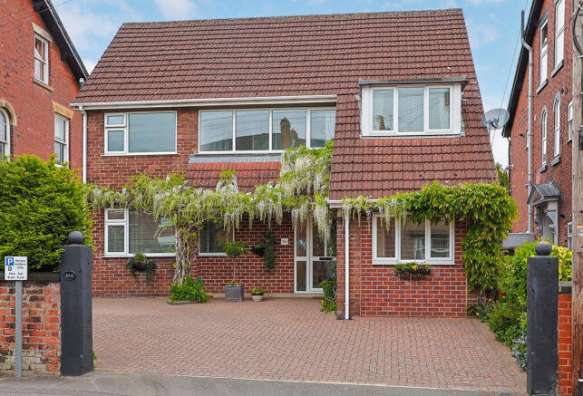 3 bed property, in Queen Street, £389,950