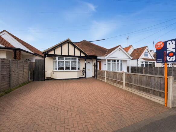 2 bed property, in Church Road, £295,000