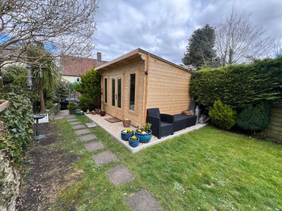 3 bed property, in Charlton Road, £289,950