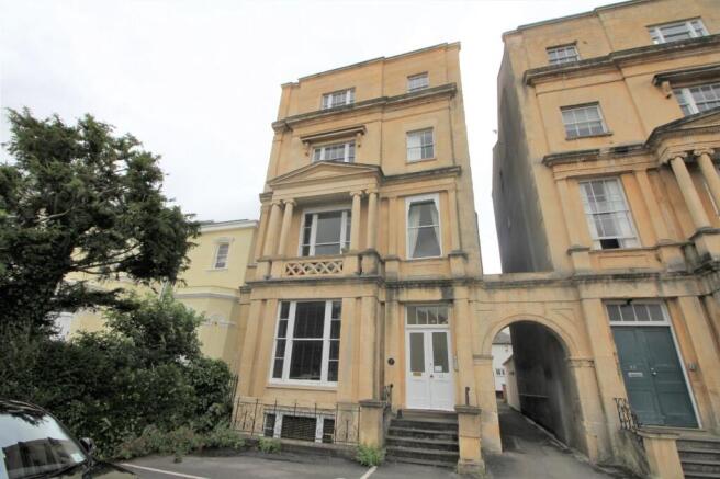 1 bed property, in Lansdown Terrace, £235,000