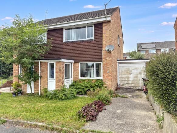 2 bed property, in Goad Close, £185,000