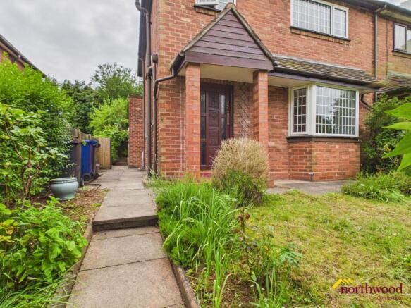 3 bed property, in Kingsbridge Avenue, £200,000
