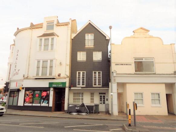 2 bed property, in Victoria Road South, £150,000
