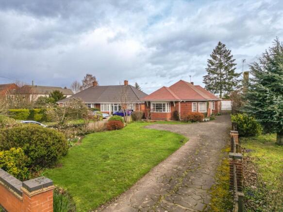 3 bed property, in Higham Lane, £425,000