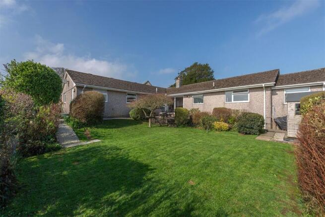 4 bed property, in Abbotts Park, £565,000