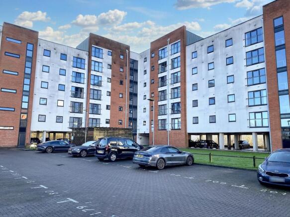 2 bed property, in Pilgrims Way, £130,000