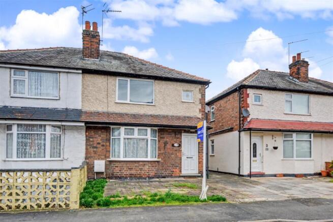 3 bed property, in Victoria Road, £165,000