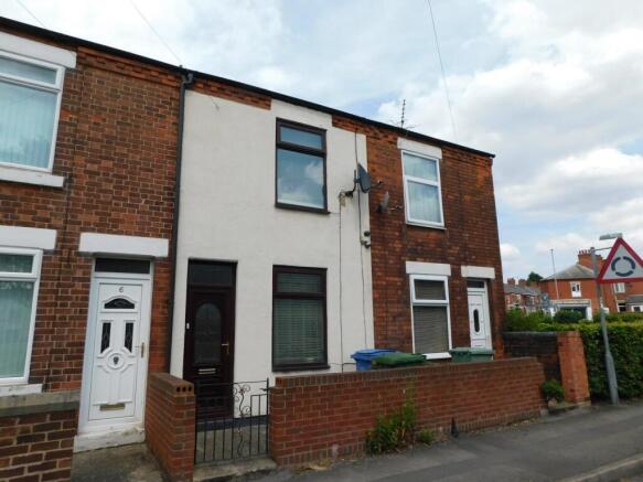 2 bed property, in Sandy Lane, £90,000