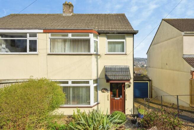 3 bed property, in Merafield Drive, £250,000