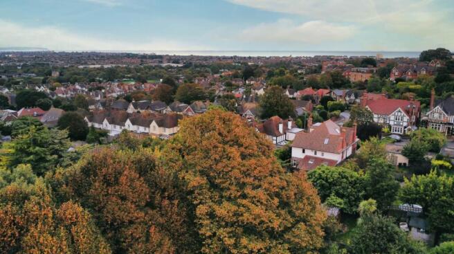 6 bed property, in Ashburnham Gardens, £720,000