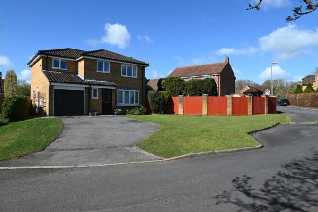4 bed property, in Cranbourne Drive, £615,000