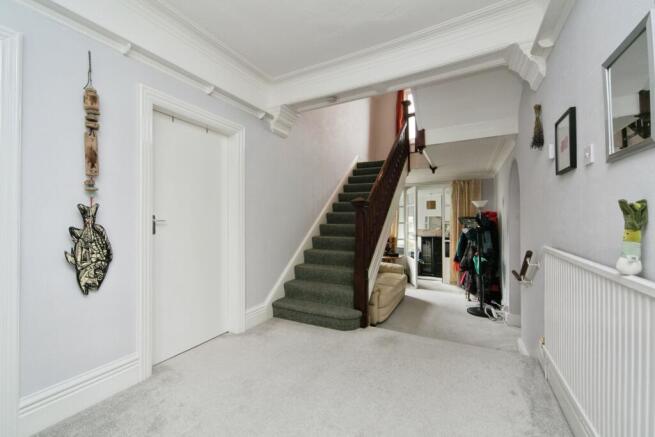 3 bed property, in Grosvenor Road, £225,000