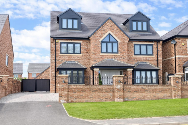 6 bed property, in 27 Beaumont Hill, £695,000