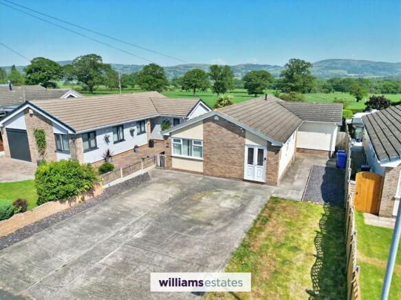 4 bed property, in Clwydian Park Crescent, £340,000