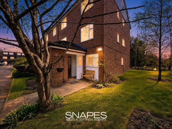 2 bed property, in Stanley Road, £195,000
