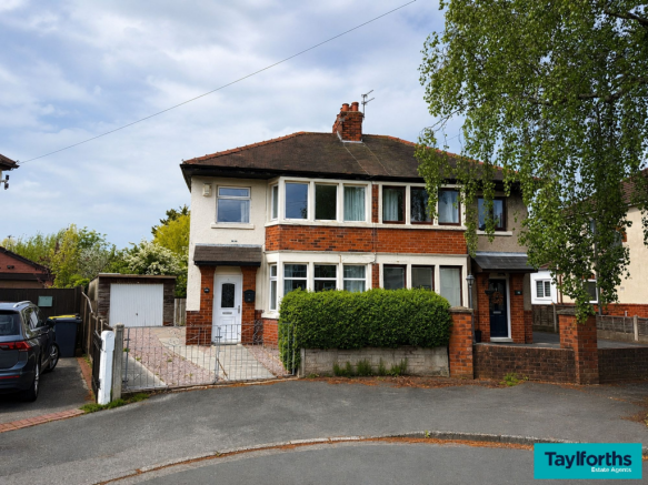 3 bed property, in Cleveleys Avenue, £210,000