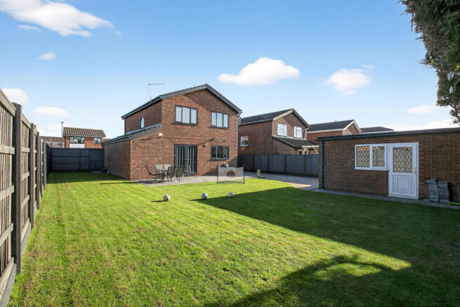 4 bed property, in Clayworth Drive, £424,995