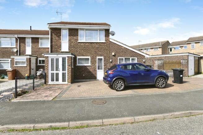 3 bed property, in Carnation Close, £400,000