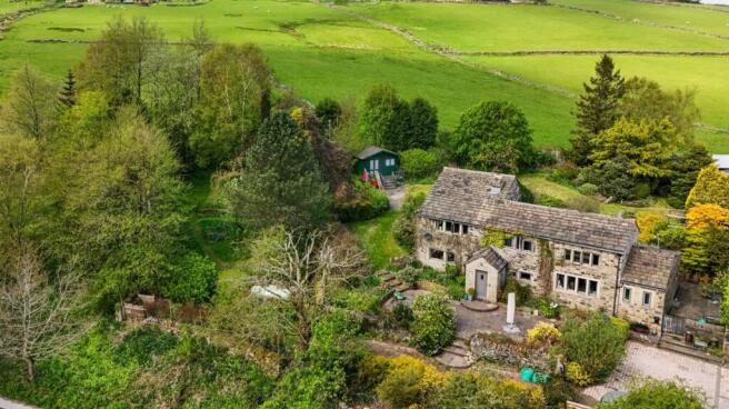 4 bed property, in Blackshaw Head, £900,000