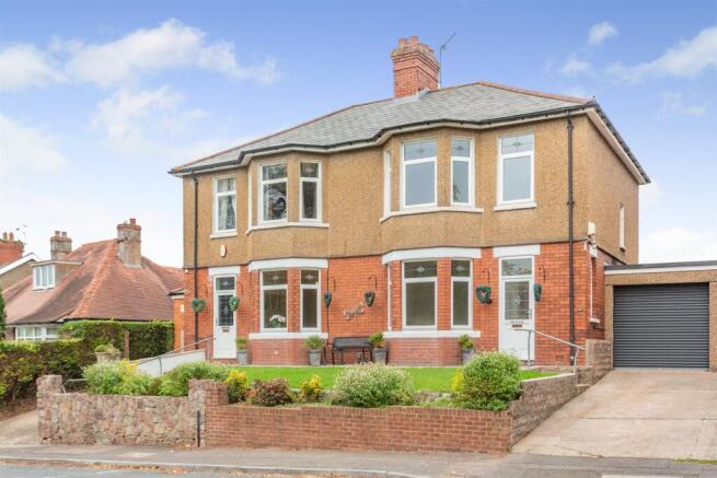3 bed property, in Christchurch Road, £300,000