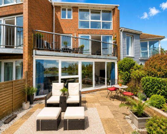 3 bed property, in Priory Avenue, £400,000
