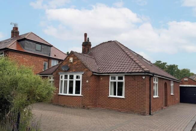 4 bed property, in Windsor Close, £425,000