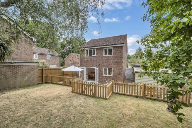 3 bed property, in Lapwing Close, £350,000