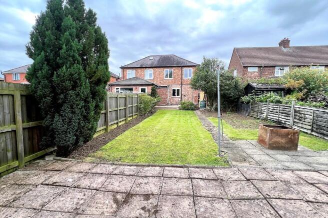 3 bed property, in Elmhurst Avenue, £190,000