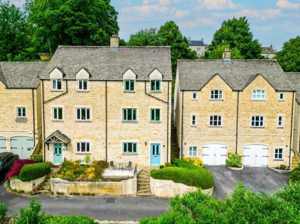 3 bed property, in Orchard Springs, £425,000
