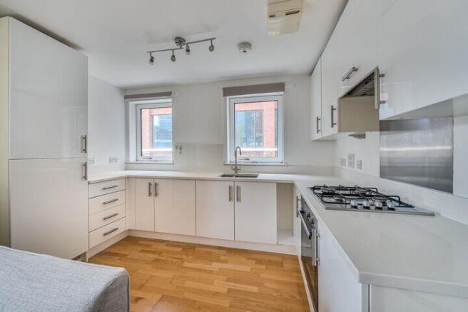 2 bed property, in Wellesley Terrace, £450,000